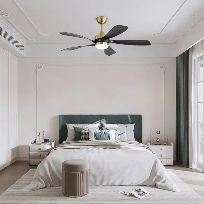 COVREO Ventilateur de plafond 52 pouces avec éclairage LED dimmable moteur DC silencieux réversible ABS noir et doré