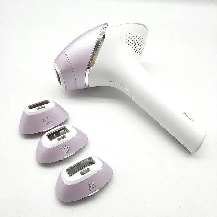 Epilateur à lumière pulsée avec SenseIQ Philips Lumea BRI949/00 Series 8000 Blanc et Rose — vue 3