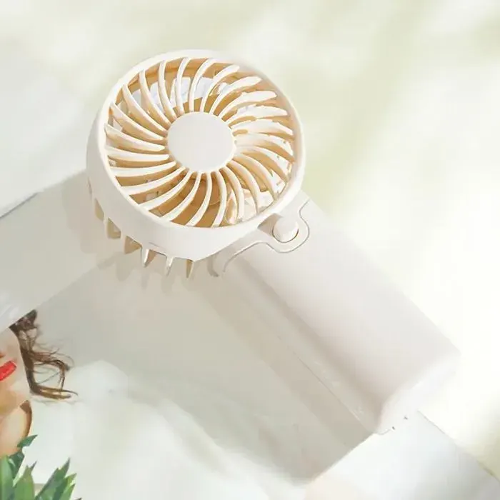 Mini Ventilateur Portable Beige à Pile Silencieux – Ventilateur de Poche Nomade Compact pour Bureau Voyage Camping