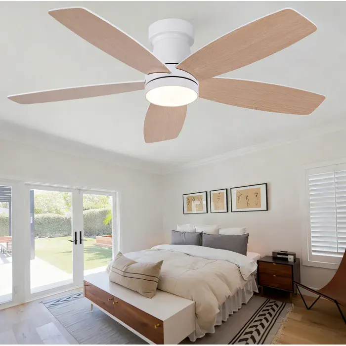 Ventilateur de plafond LED 106 cm à 5 pales blanc et bois 6 vitesses réversible avec télécommande