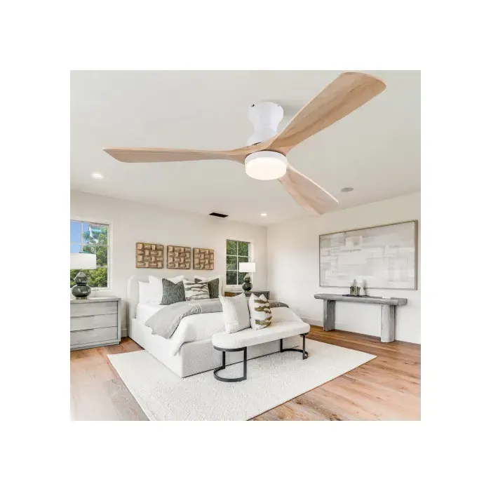 Ventilateur de plafond silencieux 52 pouces finition blanc et bois naturel 3 pales bois massif éclairage 3CCT pilotable par téléco